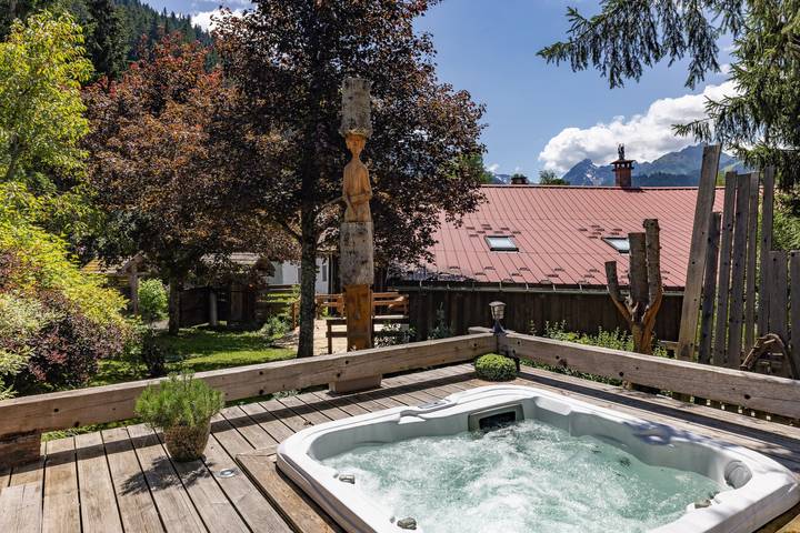 Chalet 'Montagne Spa' avec piscine privée, terrasse privée et Wi-Fi in Les Contamines-Montjoie, Pays du Mont-Blanc