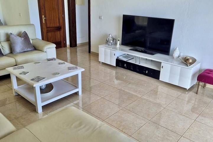 Beautiful 5 bedroom 4 bathroom villa. Newly decorated. Sleeps from 2-12 people in Playa Blanca, Yaiza