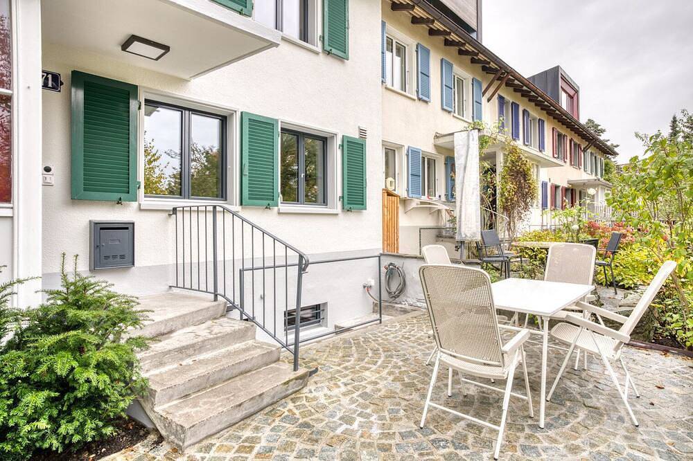Entire apartment, Ideal Wiedikon 4.5 Room w/ Storage & W/D, 6 min to Market, by Blueground in Zurich, Zurich district
