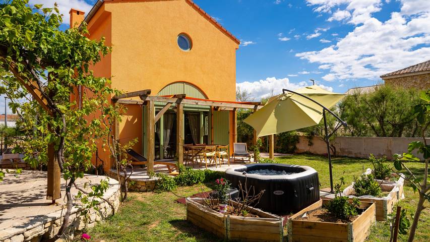 Villa für 4 Personen, mit Whirlpool und Terrasse sowie Garten in Razanac - 2