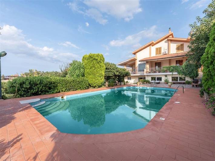 Casa vacanza per 15 persone, con Balcone e Giardino nonché Piscina a Misilmeri