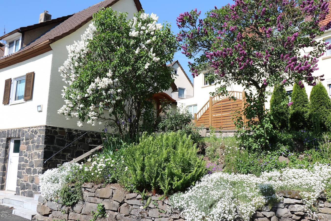 Ferienhaus 'Ferienhaus Apfelblüte' mit Bergblick, privater Terrasse und Wlan in Schotten, Vogelsberg Region