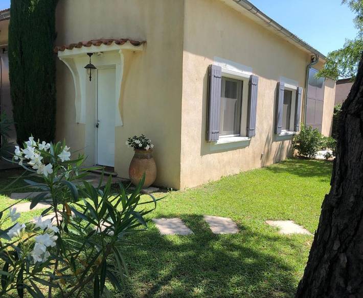 Maison d’hôte pour 2 personnes, avec piscine ainsi que terrasse et jardin à Arles - 4