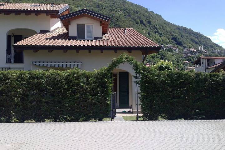 Ferienhaus für 5 Personen, mit Balkon und Pool sowie Garten