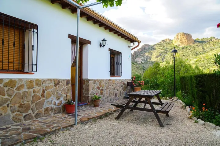 Apartamento de vacaciones para 3 personas, con terraza además de jacuzzi y jardín - 1