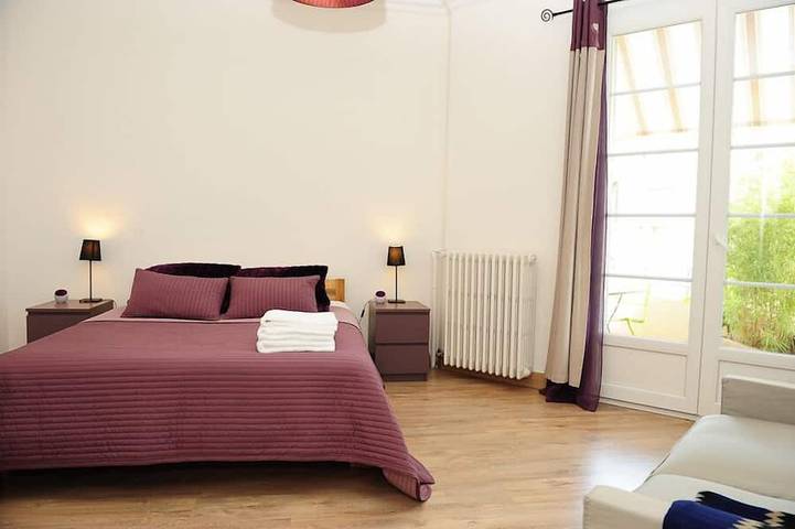 Appartement entier, Appartement climatisé 100m2 terrasse garage proche centre Avignon in Avignon, Vaucluse