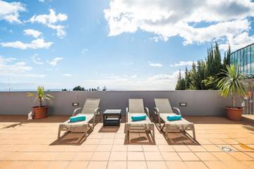Villa With Pool for 10 People in São Gonçalo, Madeira, Photo 2