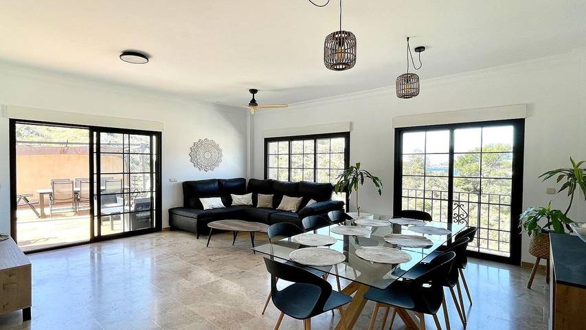 Ferienhaus für 8 Personen, mit Pool und Terrasse sowie Balkon/Terrasse, mit Haustier in Velilla-Taramay