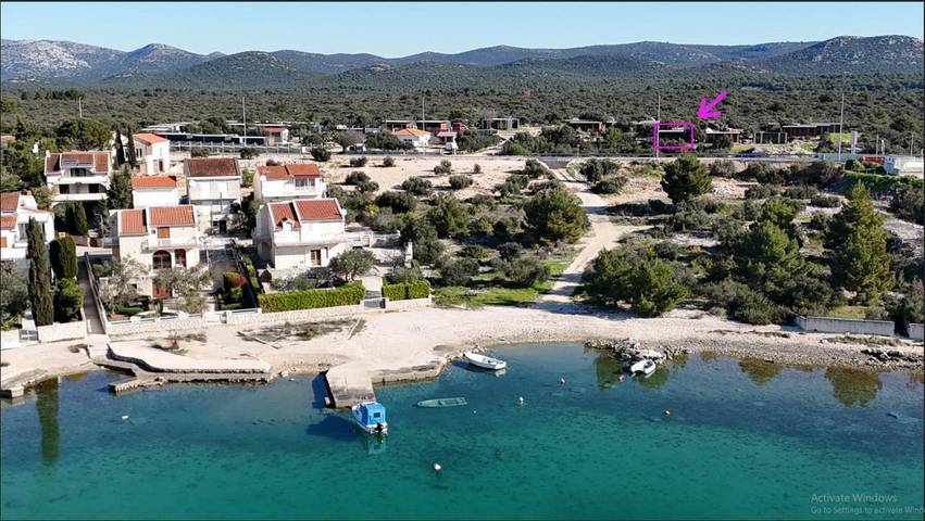 Camping pour 5 personnes, avec vue et terrasse ainsi que jardin et piscine, animaux acceptés à Pirovac - 2