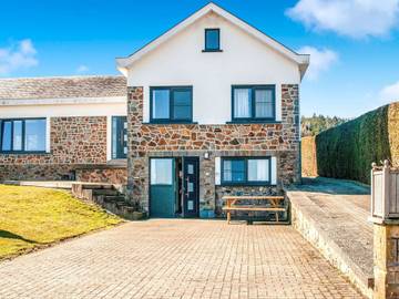 Location de vacances pour 5 personnes, avec jardin à Lierneux