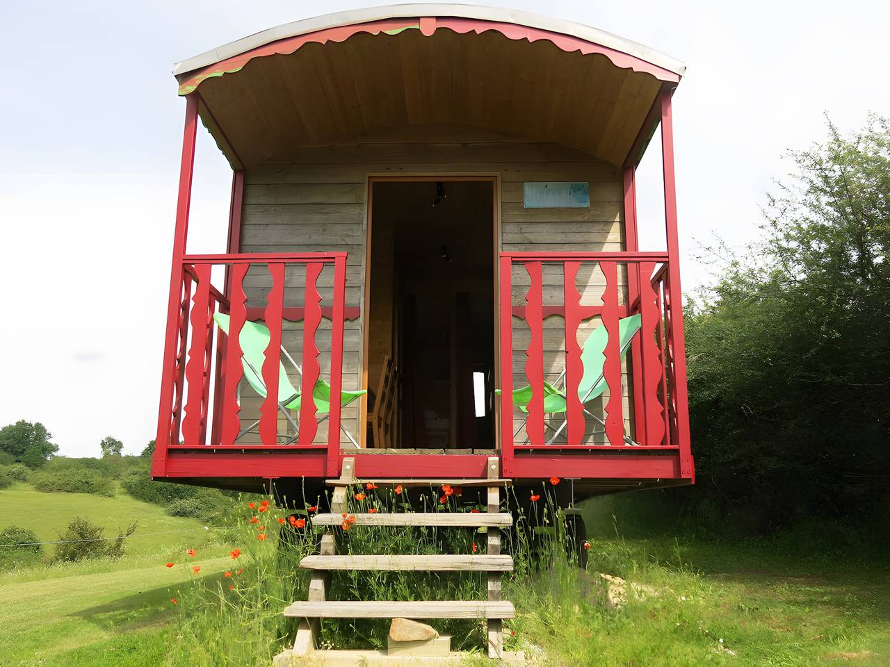 Chambre d’hôtes « Roulotte Pleine Nature » avec terrasse privée, jardin et balcon in Saint-Paul-le-Gaultier, Parc naturel régional Normandie-Maine