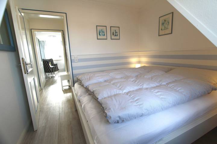 Ganze Wohnung, Helle Ferienwohnung im Ober- und Dachgeschoss eines reetgedeckten Anwesens in Nordfriesische Inseln (Schleswig-Holstein) (Schleswig-Holstein), Wenningstedt