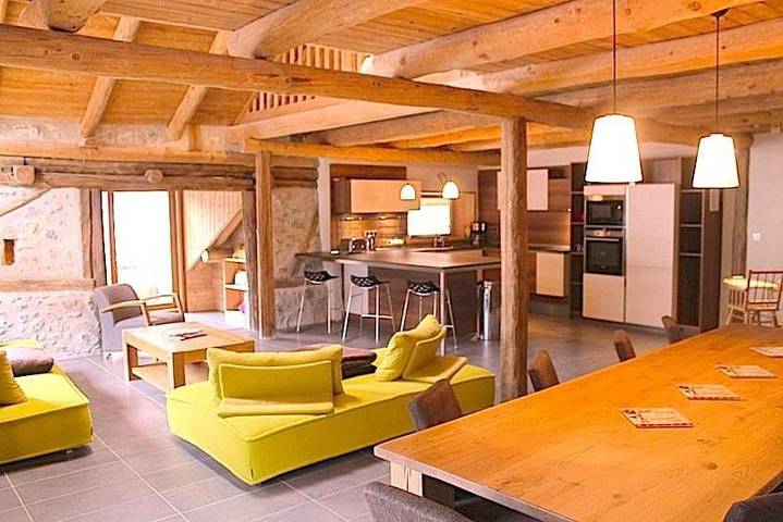 Gîte pour 12 personnes, avec Balcon et Jacuzzi ainsi que Terrasse et Jardin à Cervières