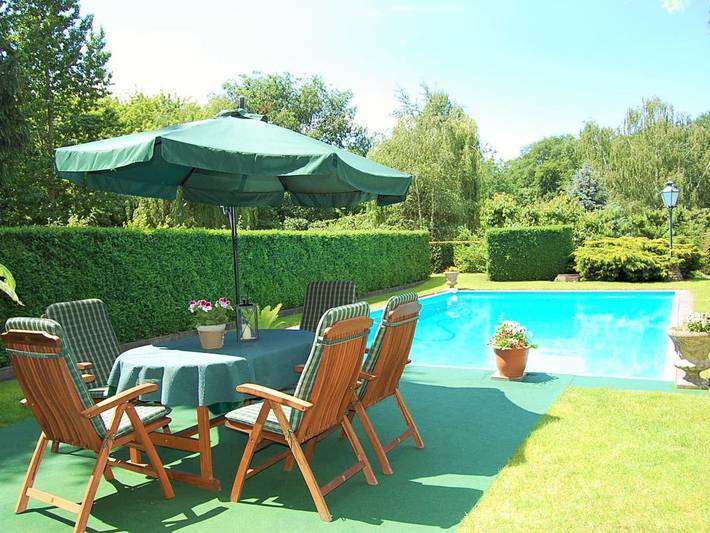 Ferienwohnung für 6 Personen, mit Terrasse und Garten sowie Pool am Schwielowsee