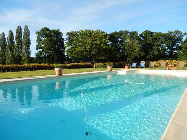 Location de vacances pour 8 personnes, avec terrasse et piscine à Tuffé - 2