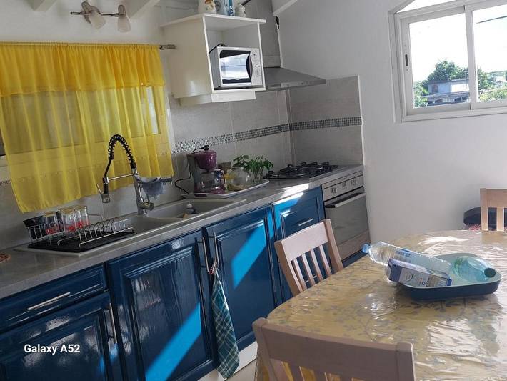 Appartement de vacances pour 3 personnes, avec piscine ainsi que vue et terrasse
