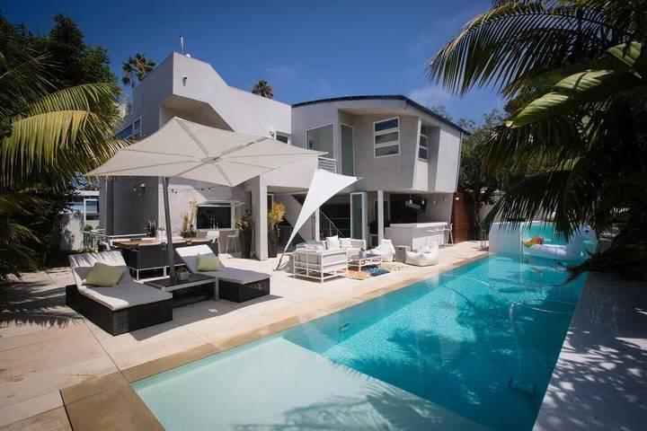 Ferienhaus für 10 Personen, mit Whirlpool und Garten sowie Pool, kinderfreundlich in Del Mar