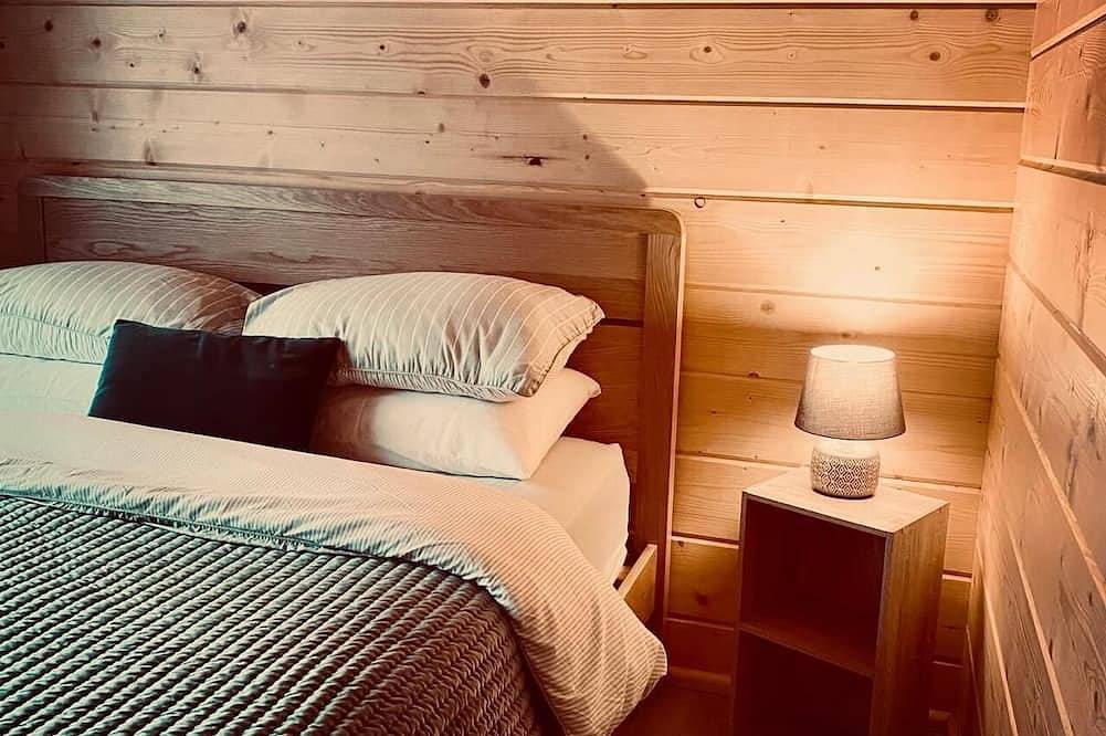 Picture Perfect Lodge at Kingfisher Lakes | Stunning Lake Views & Fab Hot Tub | in Brandesburton, East Riding of Yorkshire