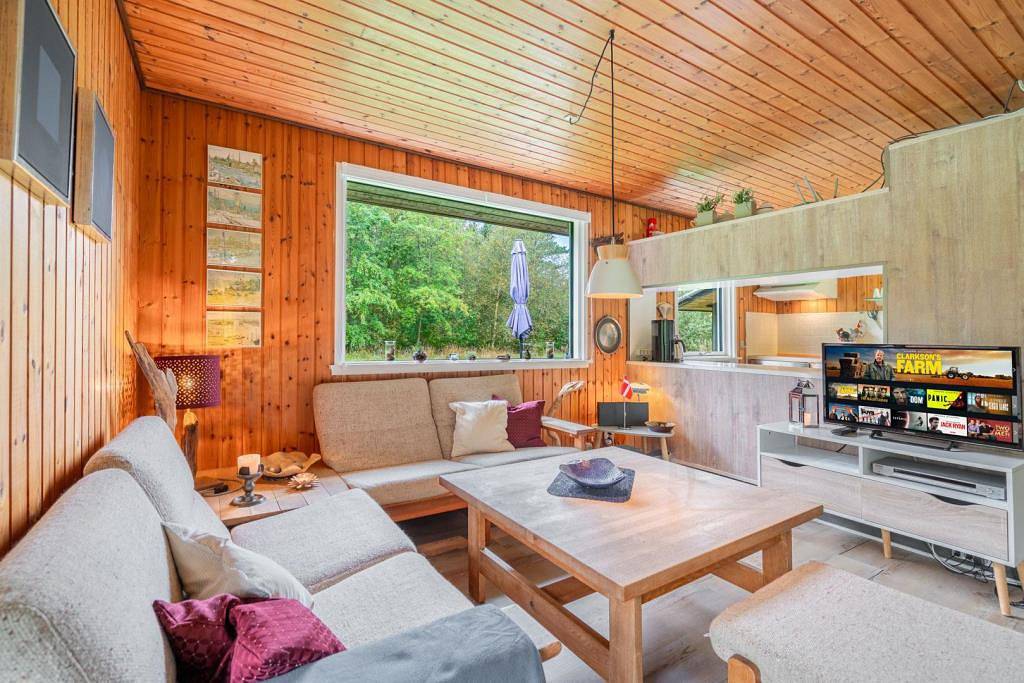 Gemütliches Ferienhaus mit Holzcharme, überdachter Terrasse und Platz für die ganze Familie in Houstrup, Varde