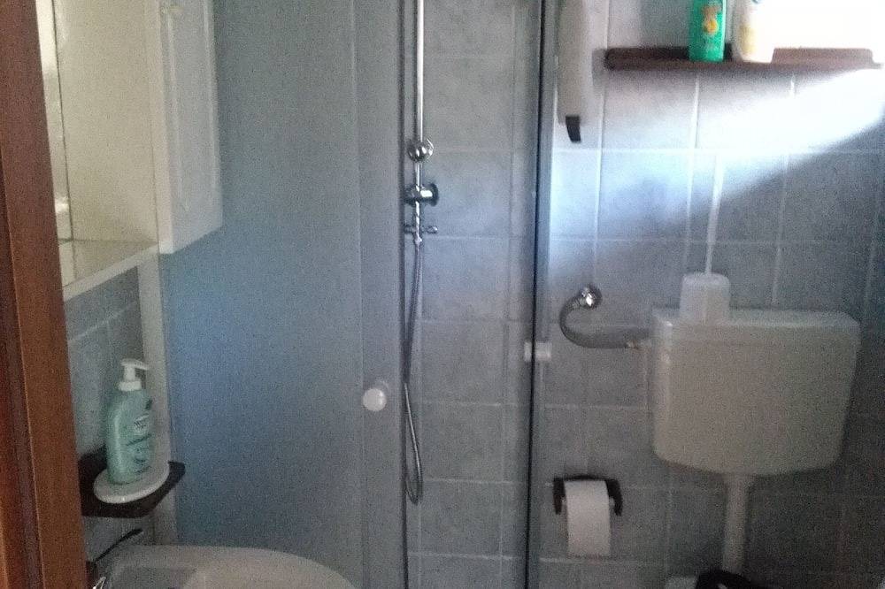 Pratola P. Mini apt entièrement rénové, dans le centre historique. in Pratola Peligna, Province de l'Aquila