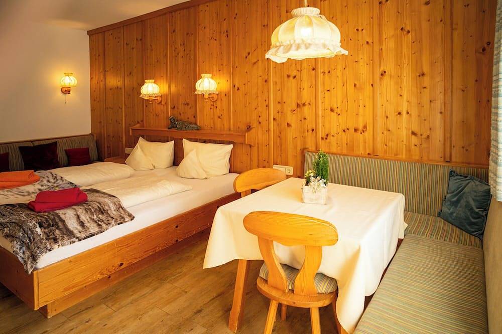 Ganze Wohnung, (04)Ein-Raum-Ferienwohnung, 26qm, 2 Personen, 1 Wohn-Schlafraum, Küche, Terrasse in Reit im Winkl, Bayerische Alpen