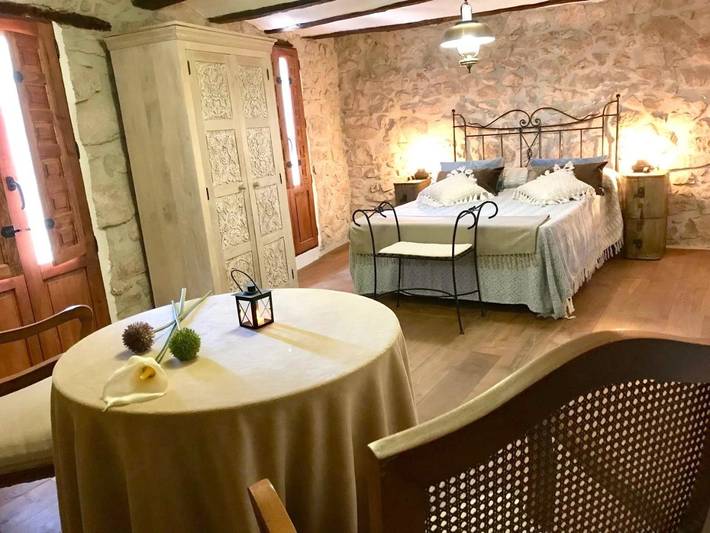 Casa rural para 10 personas, con piscina además de jardín y terraza, Se admiten mascotas en Olba - 2