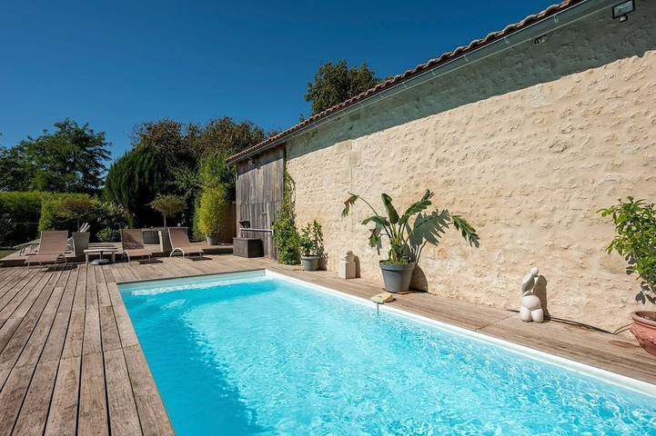 Gîte pour 8 personnes, avec jacuzzi et jardin à Saint-Christoly-Médoc
