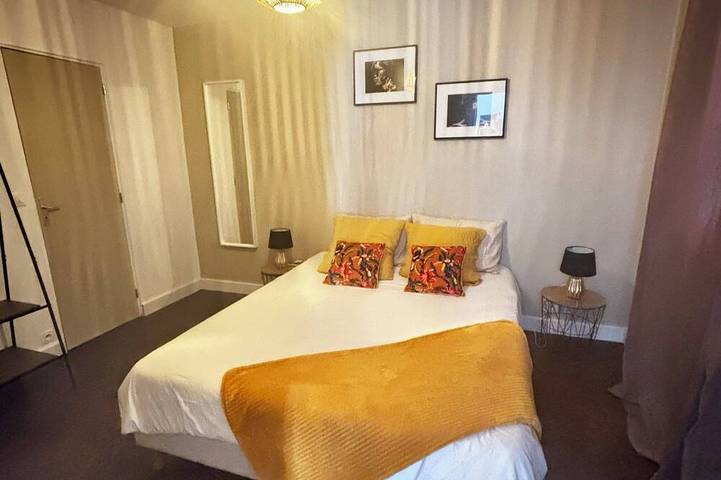 Location de vacances pour 4 personnes, avec terrasse ainsi que piscine et jardin dans Airan - 2