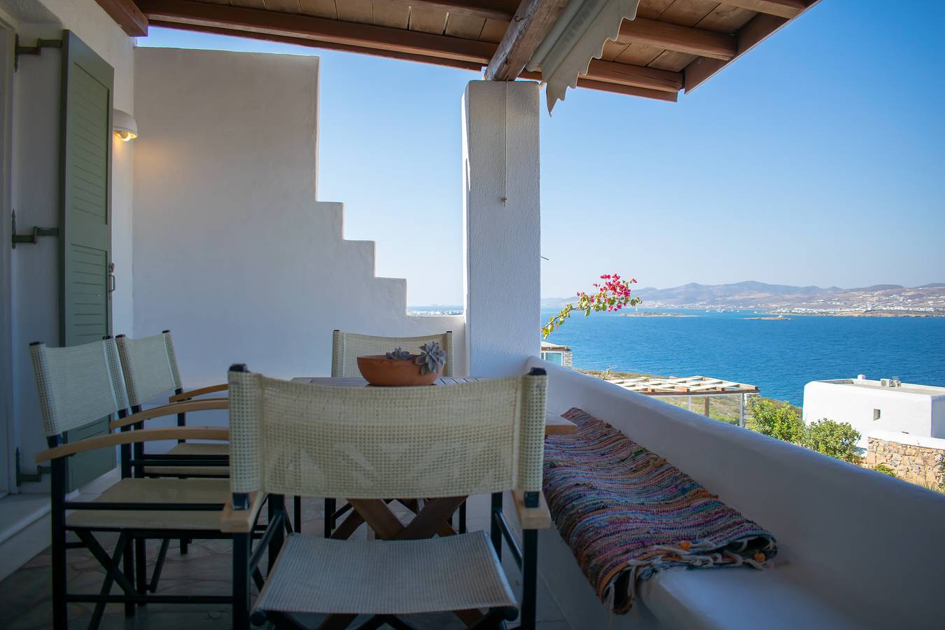 Holiday sunset Villa above the beach in Sarakiniko, Paros