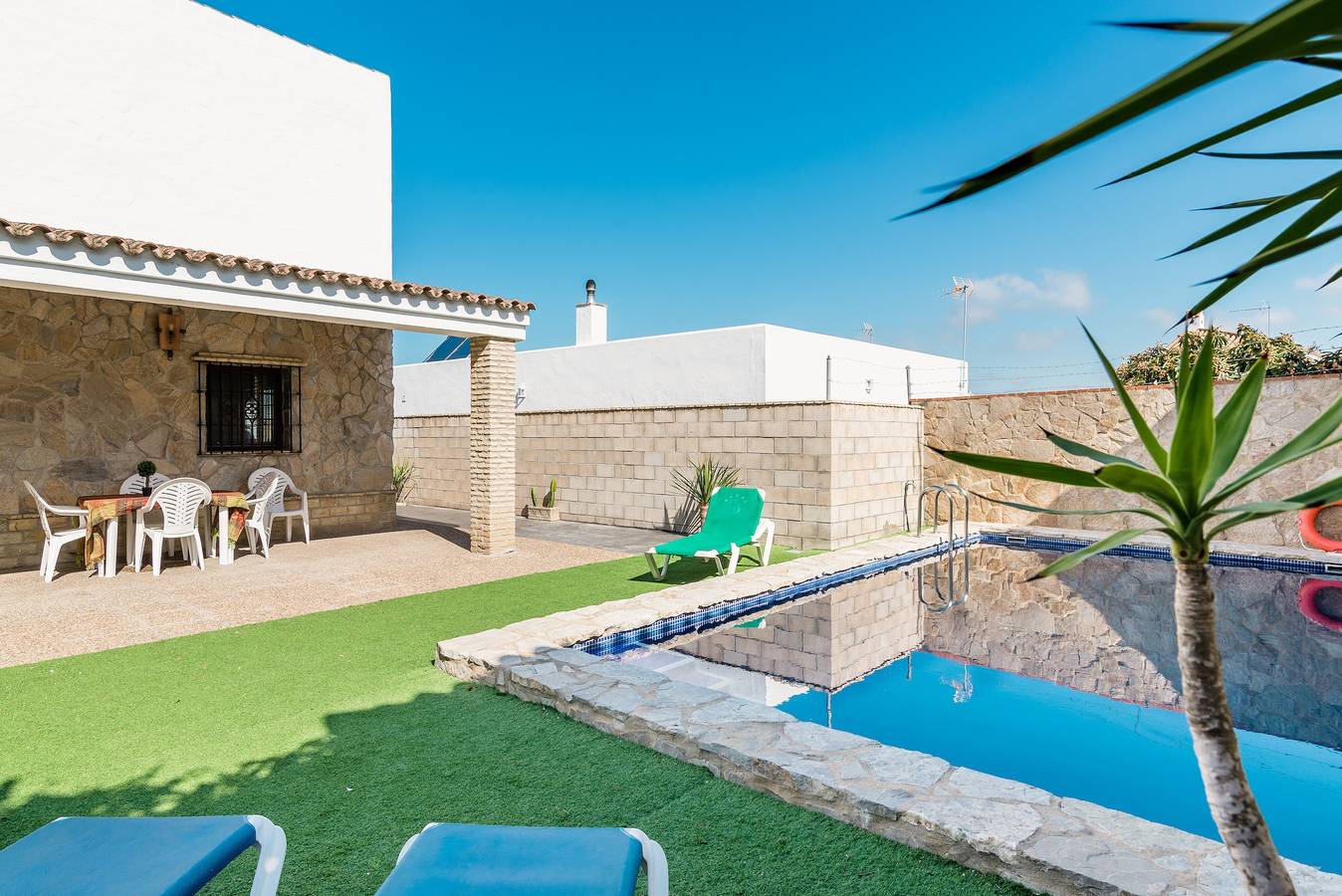 Villa rústica perto da praia com piscina, terraço e Wi-Fi; animais de estimação permitidos in Conil de la Frontera, Costa de la luz