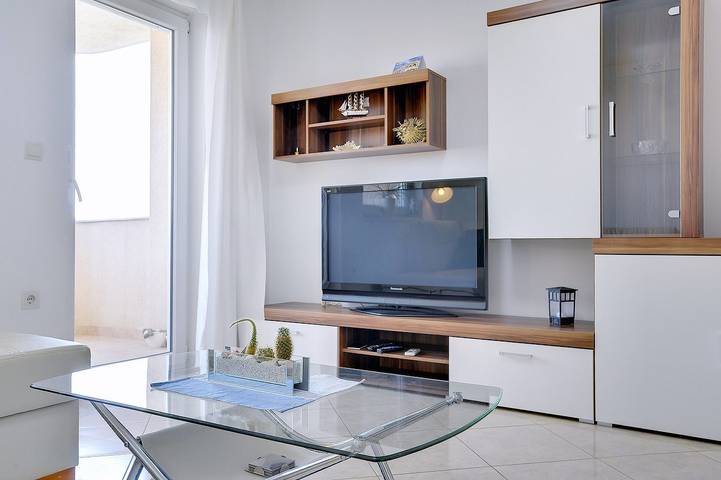 Entire apartment, 400 Meter zum Kieselstrand in Pula-Medulin, Ližnjan
