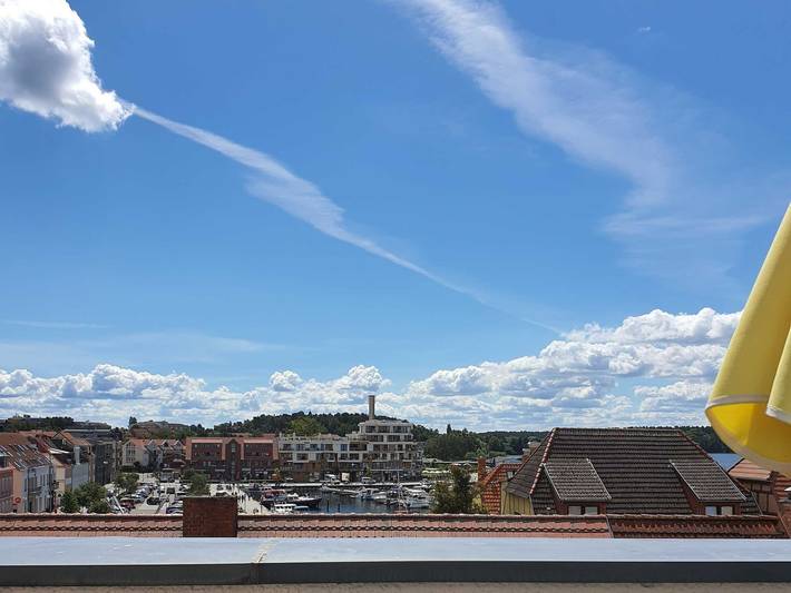 Ferienwohnung für 3 Personen, mit Balkon und Seeblick in Waren (Müritz)