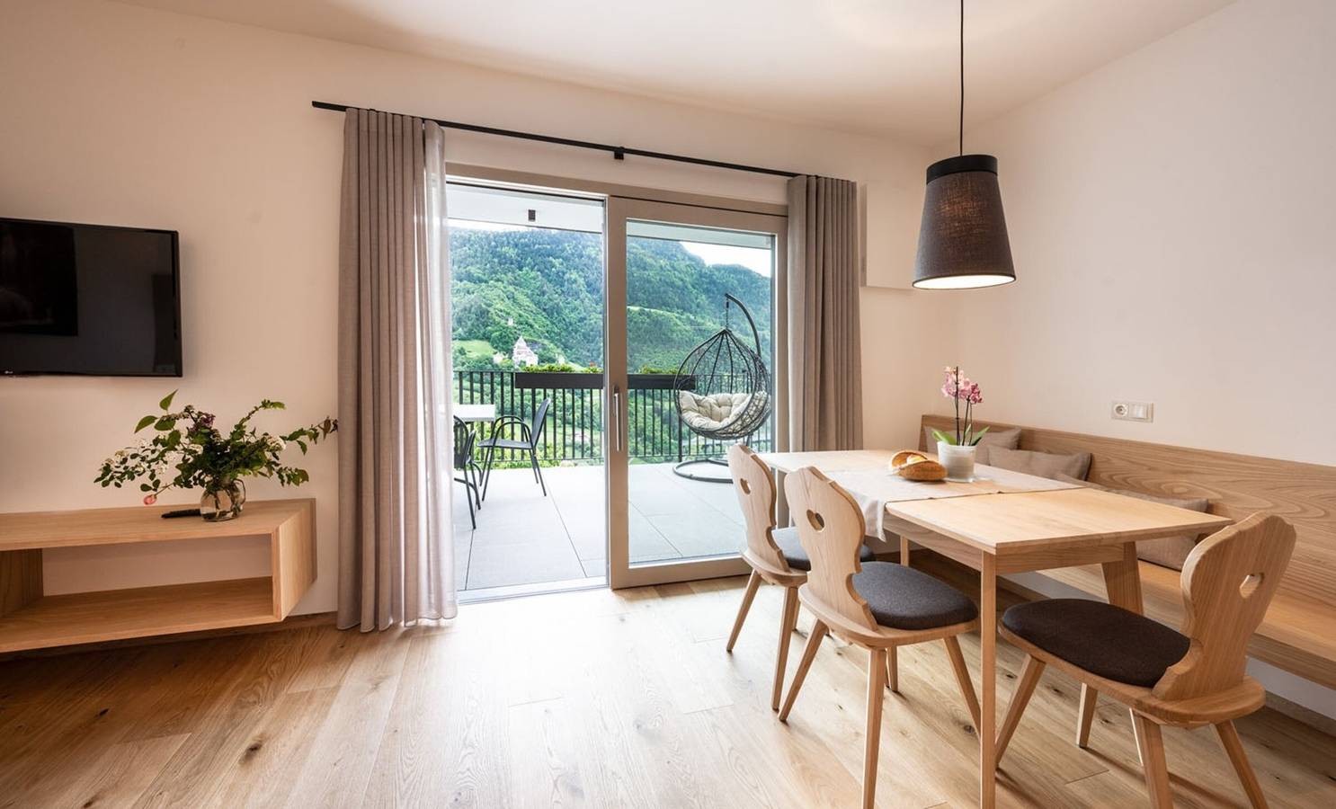 Ganze Wohnung, Ferienwohnung 'Zweigelt' mit Bergblick, Gemeinschaftspool und Wi-Fi in Barbian, Sarntaler Alpen
