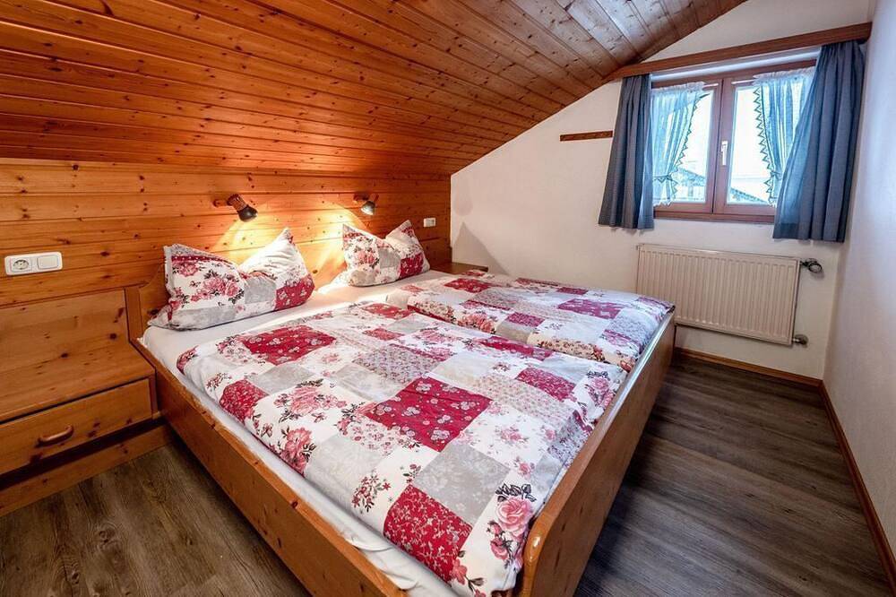 \"Silberdistel\"-Ferienwohnung/1 Schlafraum/Du.,Wc - Braun, Landhaus in Mittenwald, Bayerische Alpen