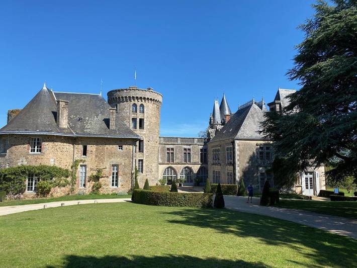 Location de vacances pour 2 personnes, avec vue sur le lac ainsi que jardin et vue, animaux acceptés à La Flocellière - 2
