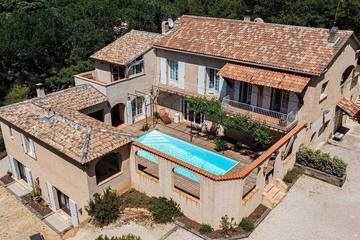 Gîte pour 8 personnes, avec jardin à Évenos