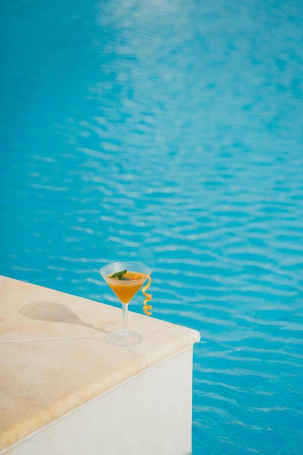 Mr and Mrs White Paros in Náoussa, Paros
