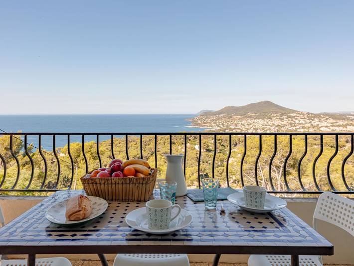 Gîte pour 4 personnes, avec Terrasse à Carqueiranne