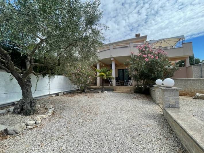 Ferienwohnung für 4 Personen, mit Garten und Pool sowie Terrasse, kinderfreundlich in Nova Vas