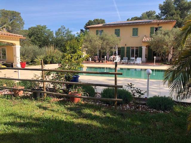 Location de vacances pour 2 personnes, avec Terrasse ainsi que Jardin et Piscine à Le Cannet-des-Maures - 2