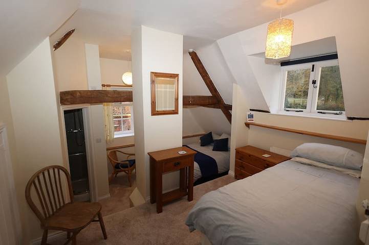 Gaffers Cottage - sleeps 12 guests  in 5 bedrooms in Spixworth, Norfolk
