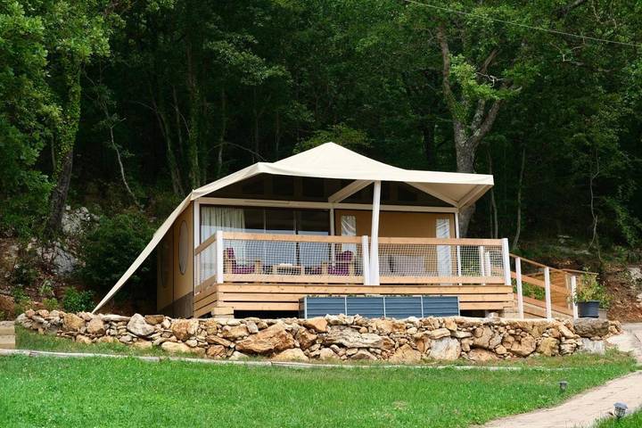 Glamping per 2 persone, con piscina e giardino nonché terrazza e panorama in Maremma