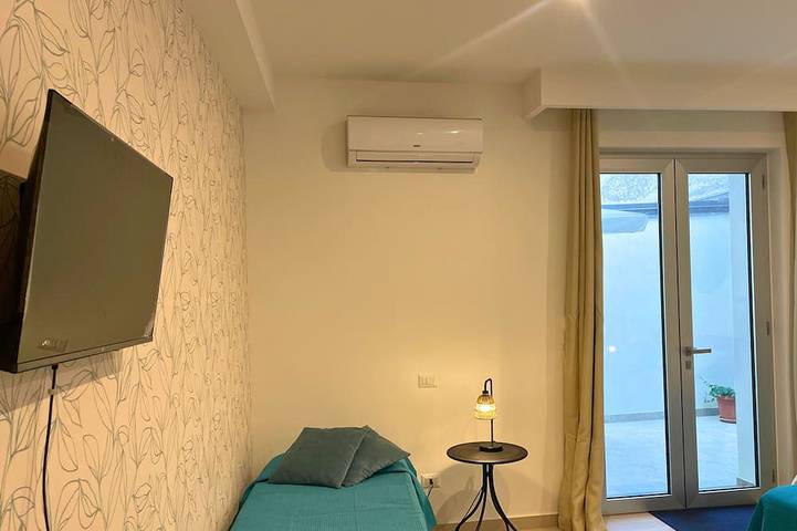 Apartamento entero, Spacious Seaside Villa for 10 People - Center of Milazzo Within Walking Distance in Spiaggia di Ponente, Milazzo
