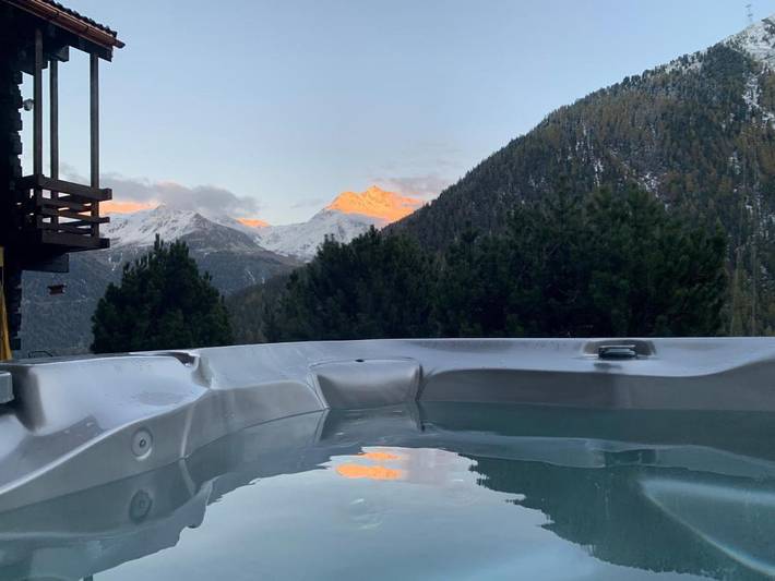 Chalet für 10 Personen, mit Balkon und Whirlpool sowie Terrasse und Garten in Grimentz