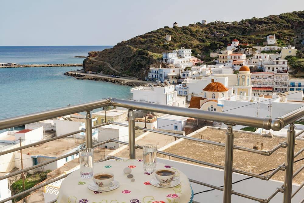 Ganze Wohnung, Single studio with Kitchen, 3 minutes (by foot) to the Beach & Hiking paths. in Karpathos