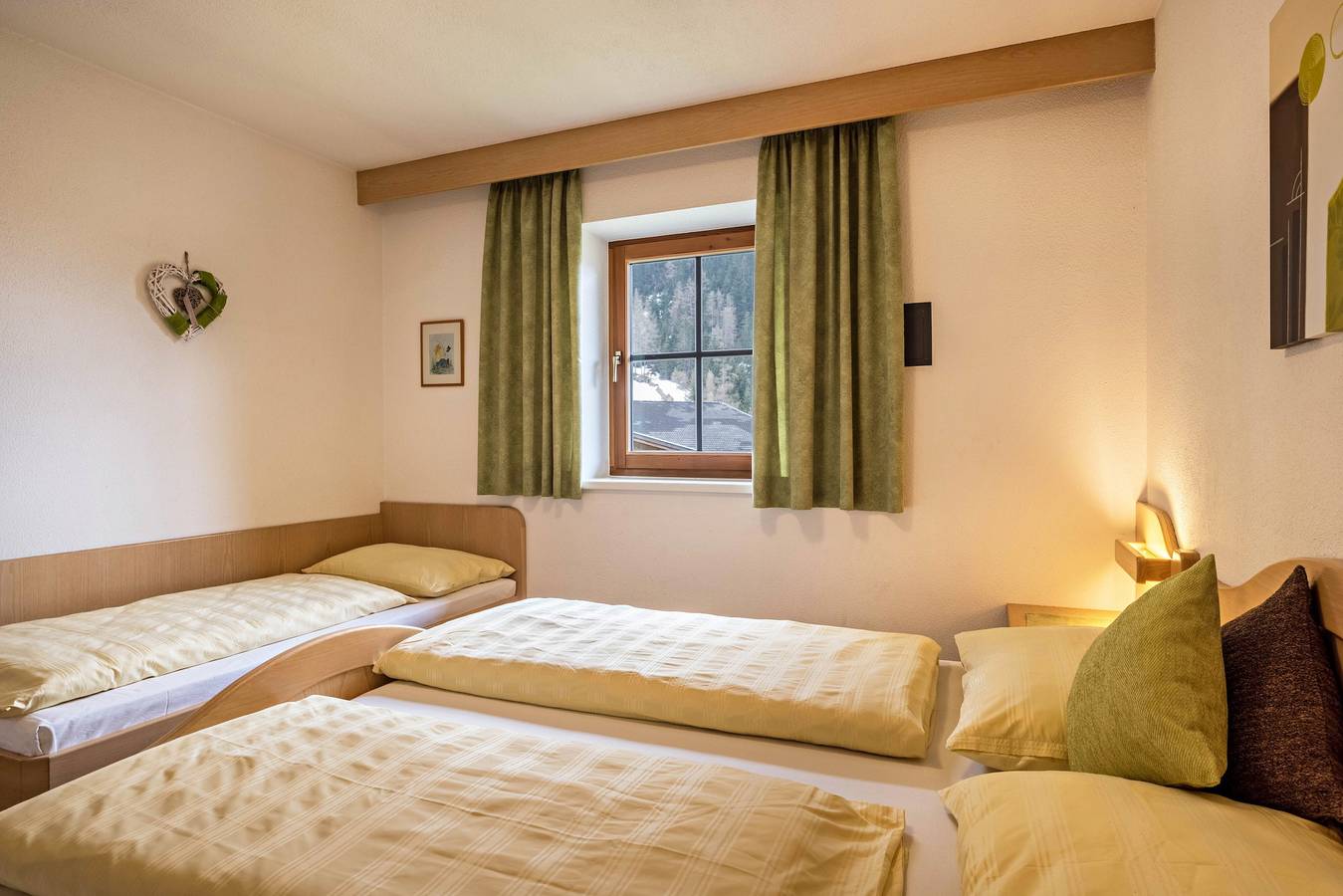 Appartamento intero, Accogliente appartamento "Waldblick Oberachrain" con vista sulle montagne, balcone e giardino in San Giacomo, Valle Aurina