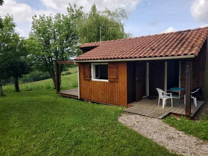 Gîte pour 4 personnes, avec Terrasse ainsi que Jardin et Vue à Causse-et-Diège