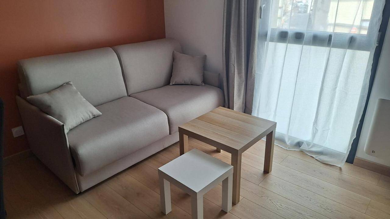 Appartement entier, One-Bedroom Apartment in Pérignat-sur-Allier, Région de Clermont-Ferrand