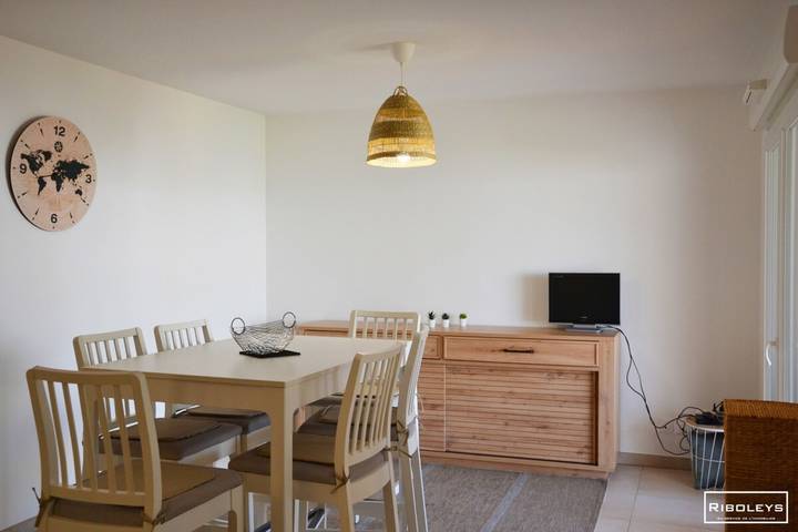 Location de vacances pour 4 personnes, avec jardin et piscine, adapté aux familles dans Plage de la Farinette - 3