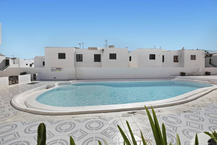 Ganze Wohnung, Happy Beach Apartment mit Pool, Wlan, Terrasse und Garten in Puerto del Carmen, Tías